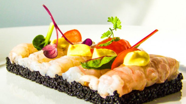 Le Tentazioni Scampi, cous cous nero e maionese al curry