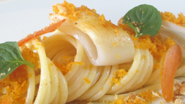 Le Tentazioni Spaghetti calamari e bottarga