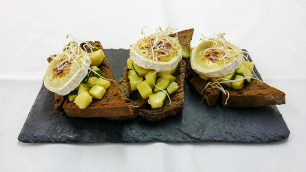 Tivoli Caffè Torricado de pão saloio, courgette e queijo de cabra