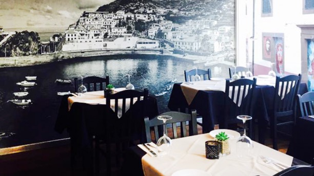 Deserta Pequena Sala do restaurante