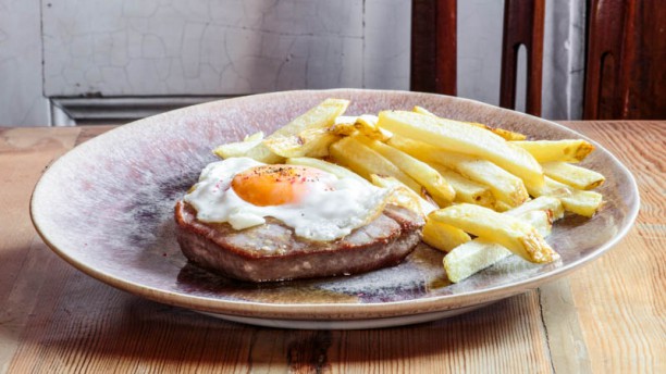 The Decadente Restaurante & Bar Tuna steak with chips and egg