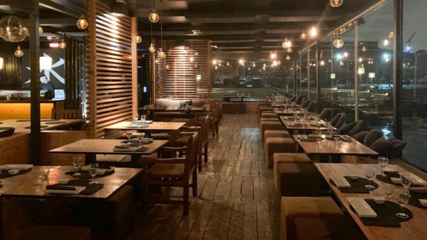 Sakana Restaurante Bar Sushi interior