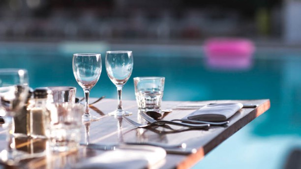 SportBeach Terrasse en bord de piscine