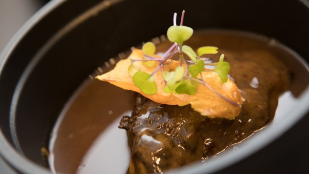 Astória Bochecha de novilho c/ puré de batata doce