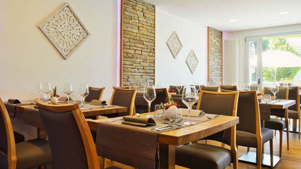 https://u.tfstatic.com/restaurant_photos/735/396735/169/612/chez-manira-vue-de-la-salle-a9255.jpg