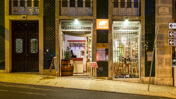 Eating Bear - Adhoc Wines Entrada
