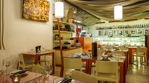 Eating Bear - Adhoc Wines Sala
