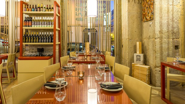 Eating Bear - Adhoc Wines Sala