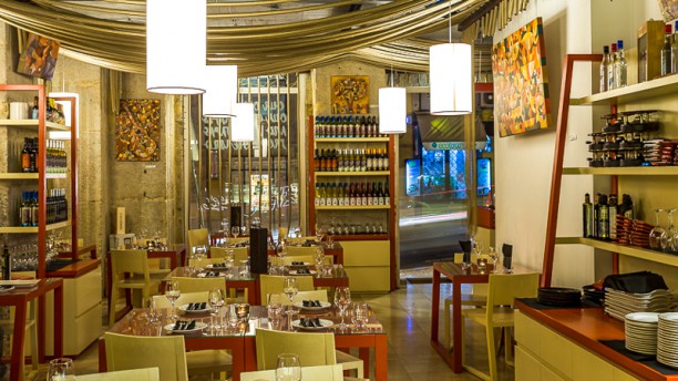 Eating Bear - Adhoc Wines Sala