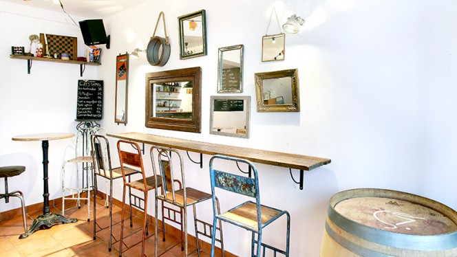15 Rue Des Trois Frères 75018 Paris La P'tite Soeur - Restaurant, 15 Rue des Trois Freres, 75018 Paris