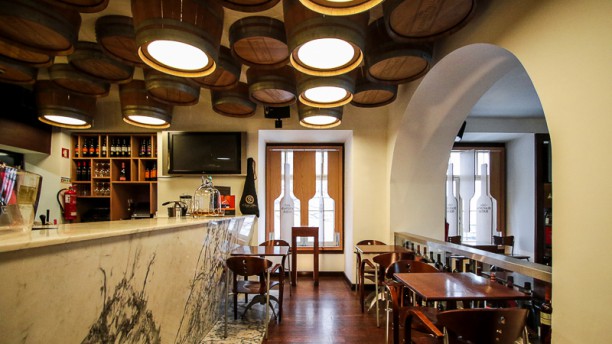 Wine Not? Sala do bar