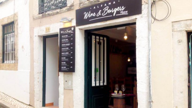 Alfama Wine & Burgers Entrada