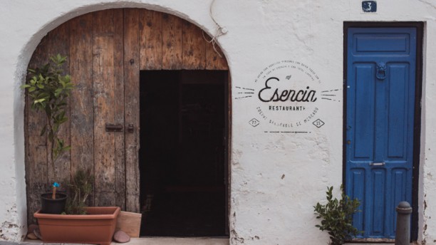 Esencia Esencia Fachada