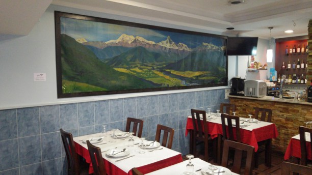 Everest Montanha - Algés Sala