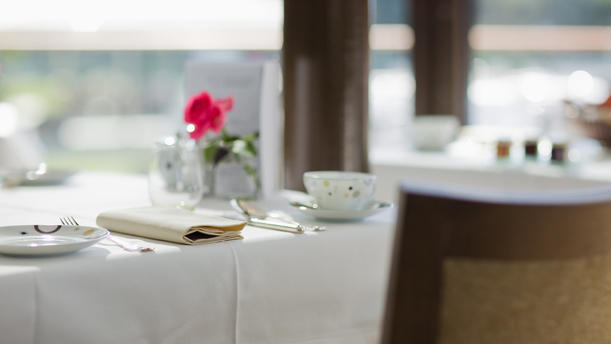 La Terrasse du Beau-Rivage Palace table