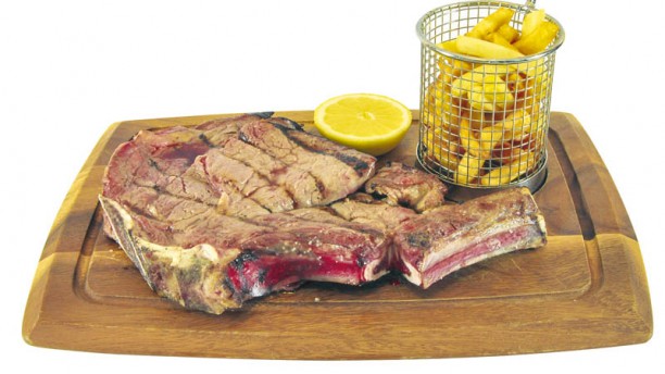 Lá em Casa Costeleta de Novilho c/Batatas fritas