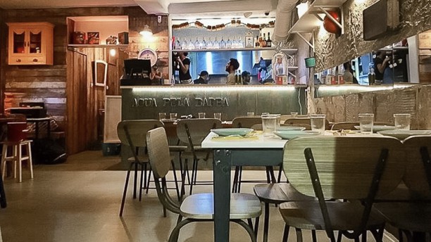 Água pela Barba Sala