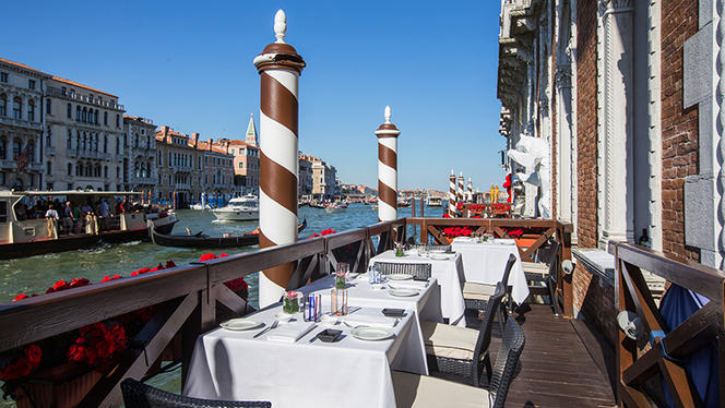 Antinoo's Lounge & Restaurant