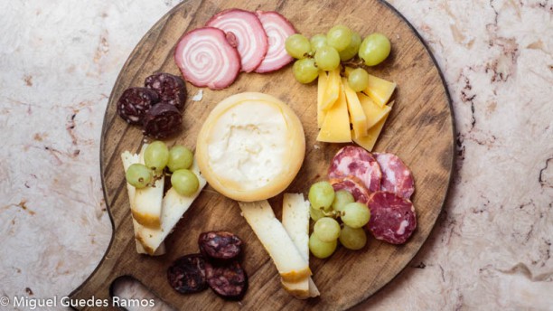 The Insólito Cheese & Sausages