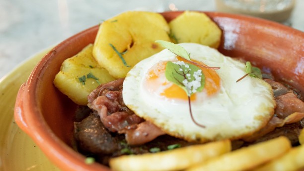 The Magnolia Hotel Restaurant Bife à Portuguesa