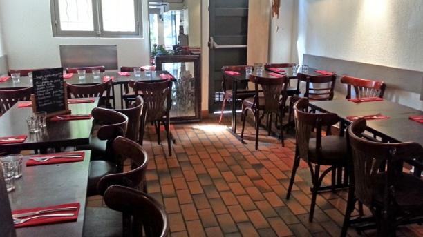 Le Petit Léon in Paris  Restaurant Reviews, Menu and Prices  TheFork