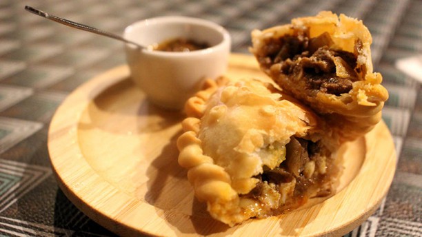 Bar Unión Laboratorio Porteño Empanada de carne cortada a cuchillo