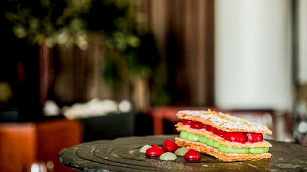 BH Foz Mil Folhas de Pistachios e Framboesas