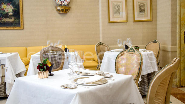 El Jardín de Orfila por Mario Sandoval - Hotel Orfila Detalle mesa