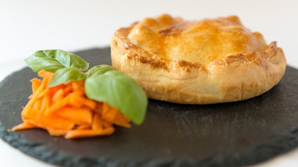 Boteco do Largo Empada de Cozido | Portuguese tipical dish in a pie