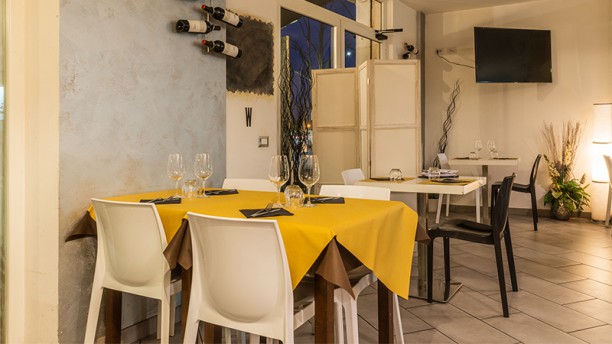 Rewine io e tu Cucina mediterranea Vista della sala