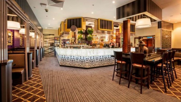 Dating for Adults Sit back using a beer at Crows Nest Hotel Dating for Adults Sit back using a beer at Crows Nest Hotel