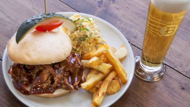 Roll Madrid Pulled Pork